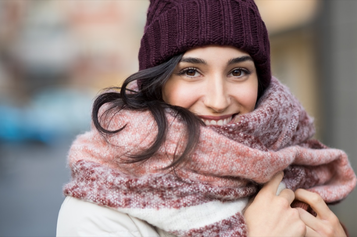 How to choose the right scarf for staying warm in winter season?