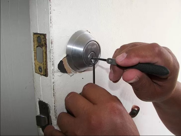 LOCKSMITH